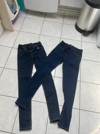 2 jeans NEUFS 14 ans