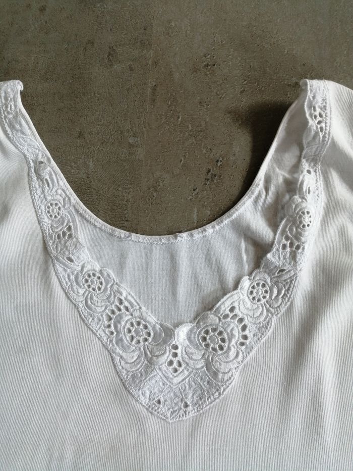 Débardeur blanc avec broderies taille 38 - photo numéro 3