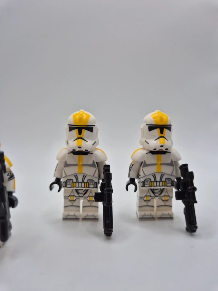 Figurines type lego Commandant clone Bly avec 4 clones de la 327ème star wars - photo numéro 4