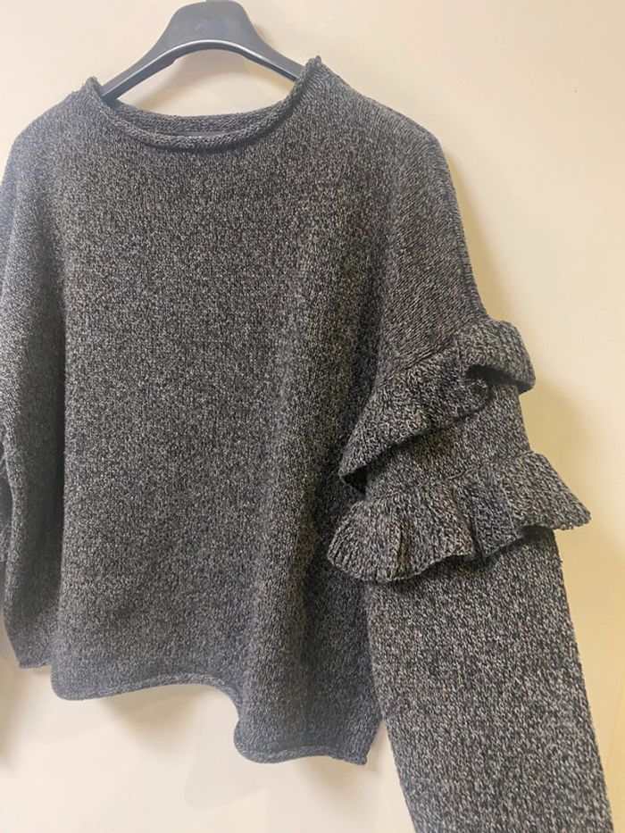 Joli pull gris Shein taille 36 volants sur les manches - photo numéro 2