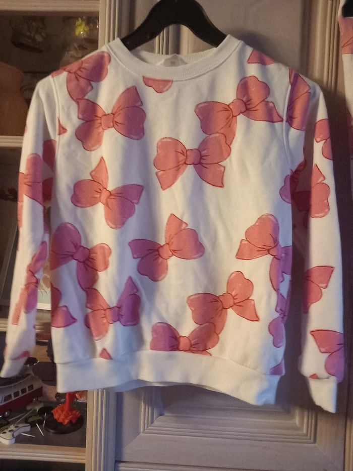 Ensemble sweat et pantalon avec nœuds papillon - photo numéro 2