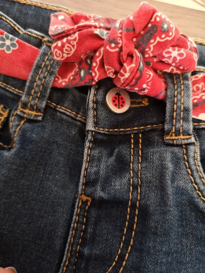 Jean avec ceinture rouge fleurie 6 mois - photo numéro 2