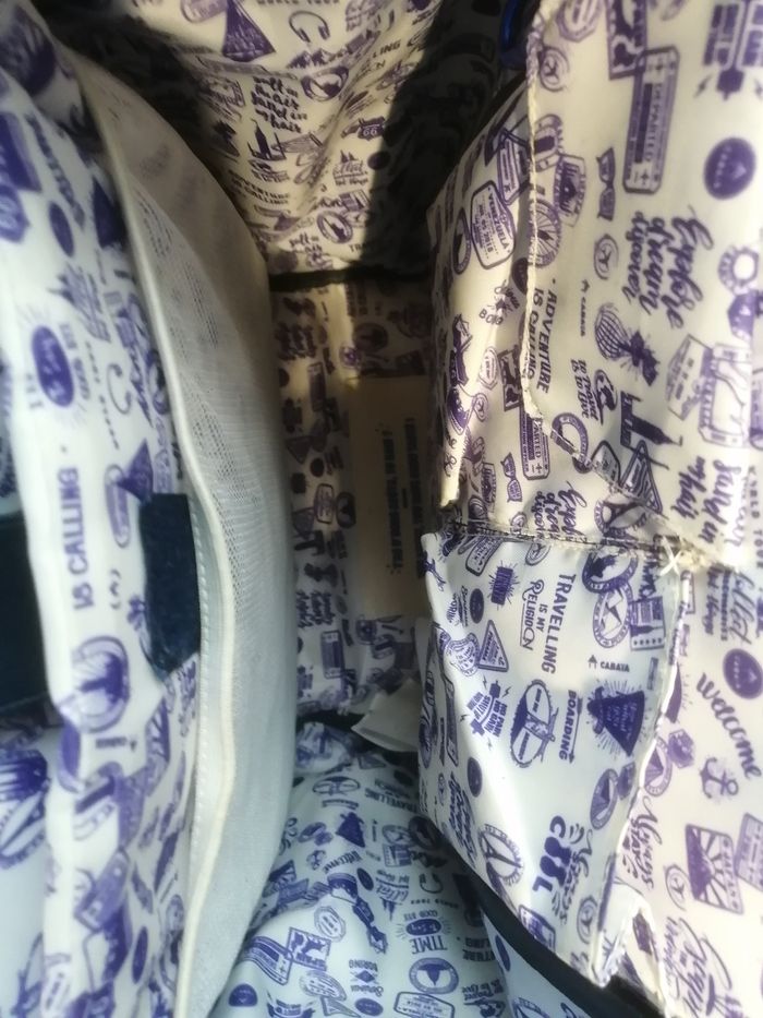 Sac Cabaïa Los Angeles, 3 pochettes
2 petites 1 grande série limitée Marion LEBLANC
très bon etat
Quelques petites marques d usure legeres - photo numéro 10