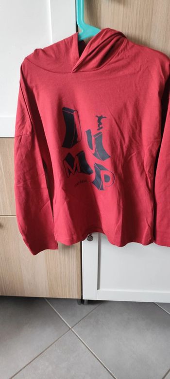 Tee shirt manches longues avec capuche