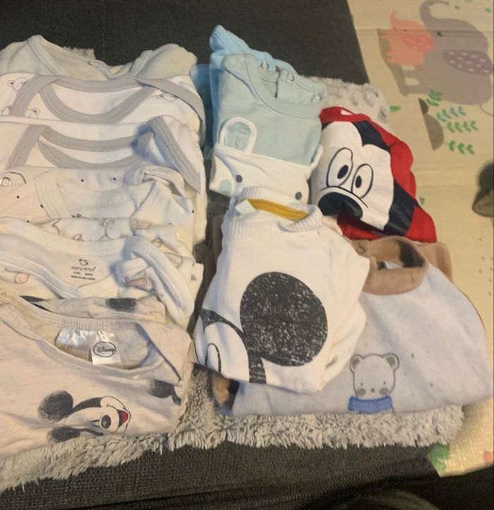 Vêtements 1 mois - photo numéro 3