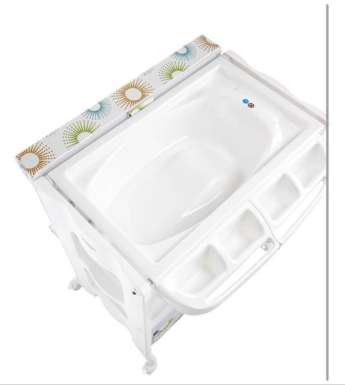 Table à langer + baignoire