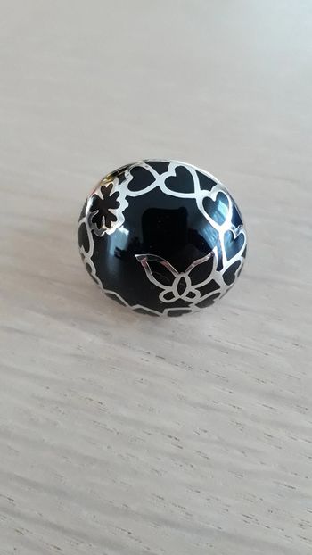 Bague noire et argentée coeurs et papillon - neuve