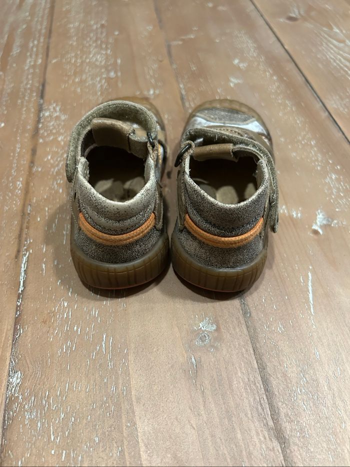 Chaussure garçon taille 22 - photo numéro 2