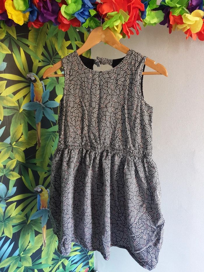Robe élégante dos nus