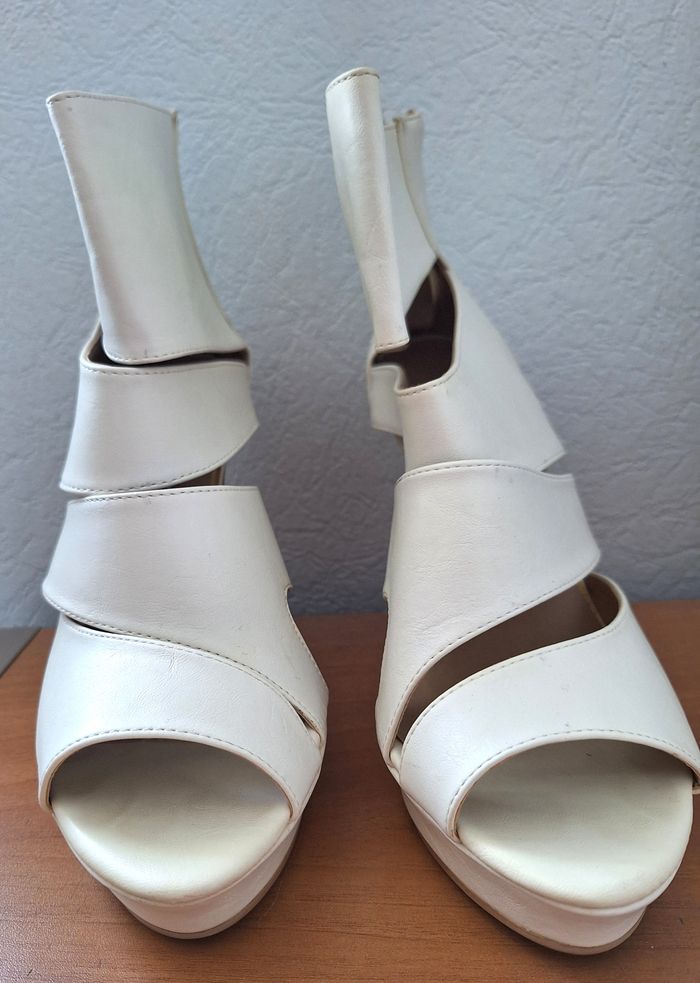 CHAUSSURES CREME A TALONS AIGUILLES-POINT.39 - FARASION - photo numéro 2