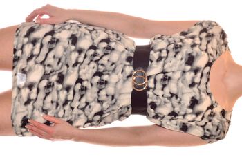 robe courte noire et blanche dos semi-nu manches courtes taille M col rond