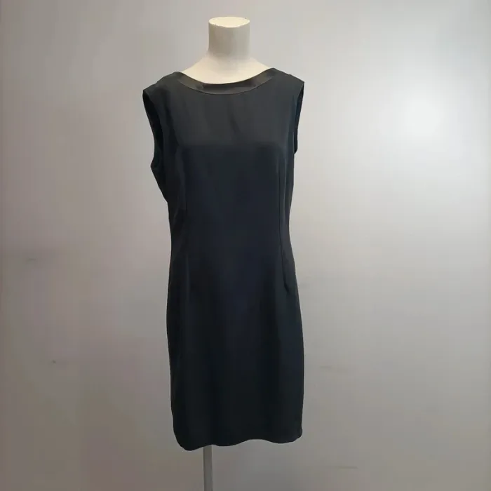 etite robe noir dos décolleté vintage, made in France - Printemps -Taille 42 estimée