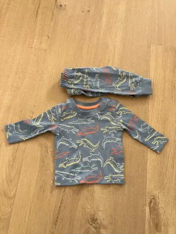 Pyjama ensemble 2 pièces primark 0/3 mois neuf sans étiquette