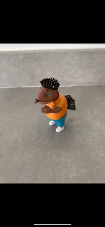 Figurine garçon hérisson