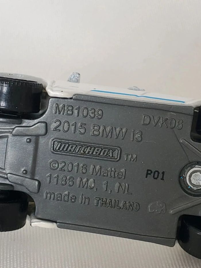 Voiture miniature Matchbox BMW i3 blanche - photo numéro 9