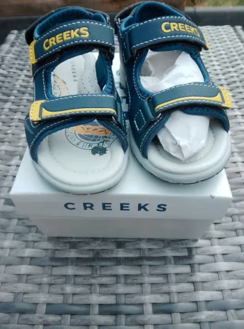 Chaussures sandales sandalettes à scratch neuves - Garçon 27