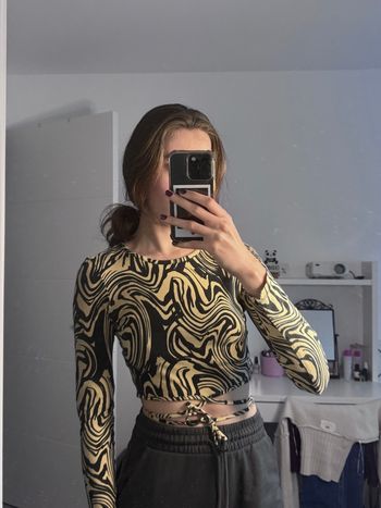 Top manches longues à motif à nouer Stradivarius