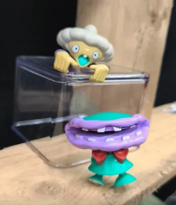 Yo yo-kai Watch Yokai figurine figura figure médaille toutouie hasbro jibanyan violet purple vielle