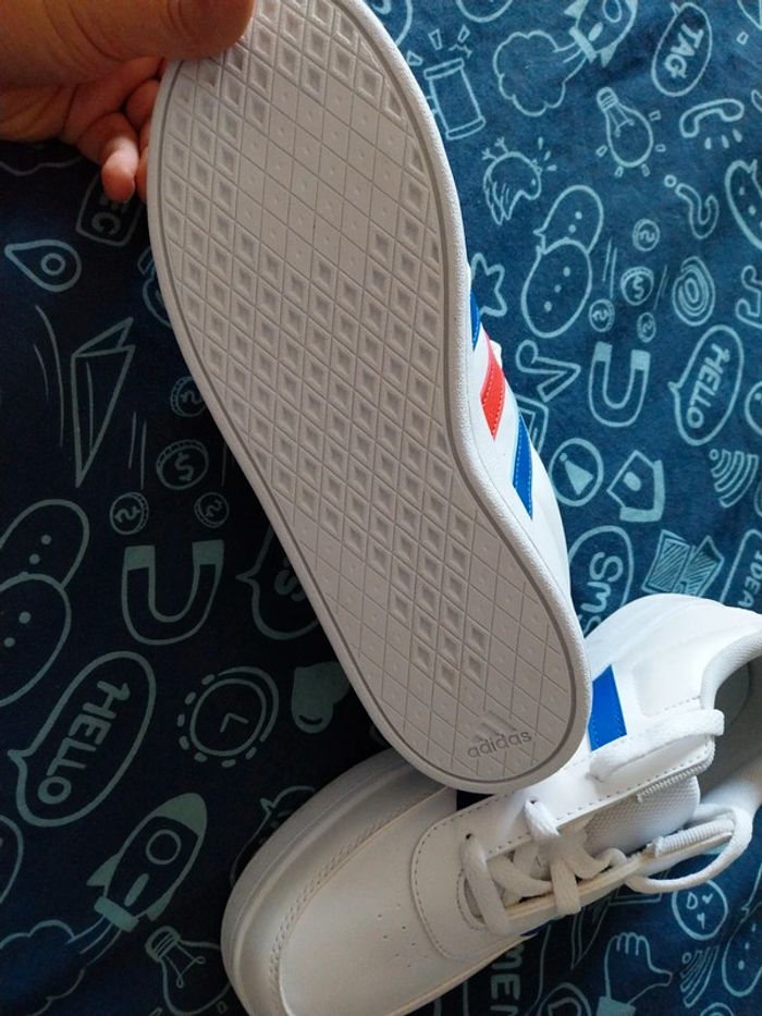 Adidas 38 2/3 neuves - photo numéro 4