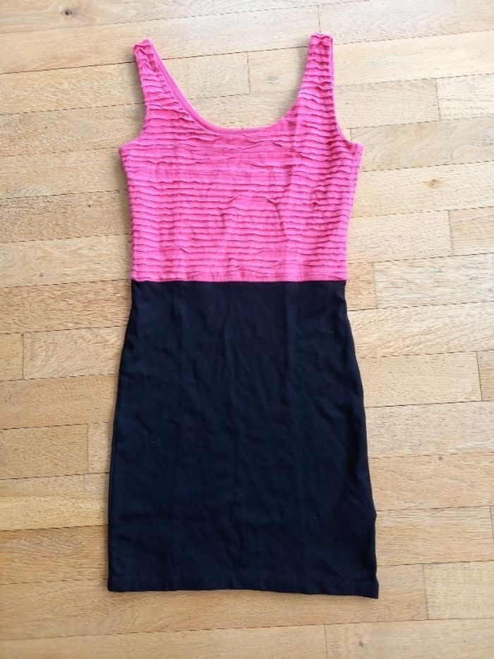 Robe été noire et rose sans manche taille M