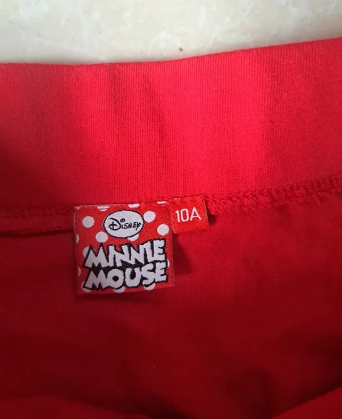 Jupe rouge avec tulle rouge uni motif Minnie Disney en TBE - photo numéro 3