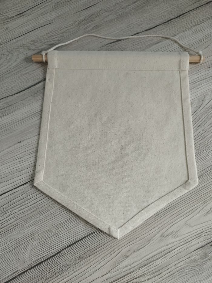 Bannière fanion pour décorer une chambre - photo numéro 2