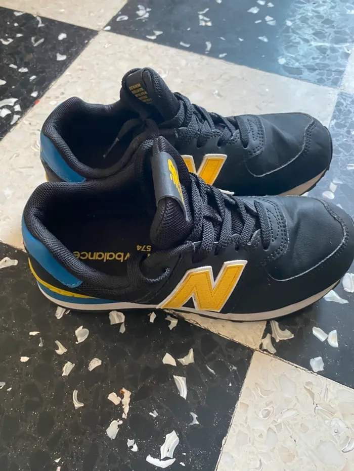 New Balance 574 – Noir / Jaune / Bleu – Taille 36 EU - photo numéro 3
