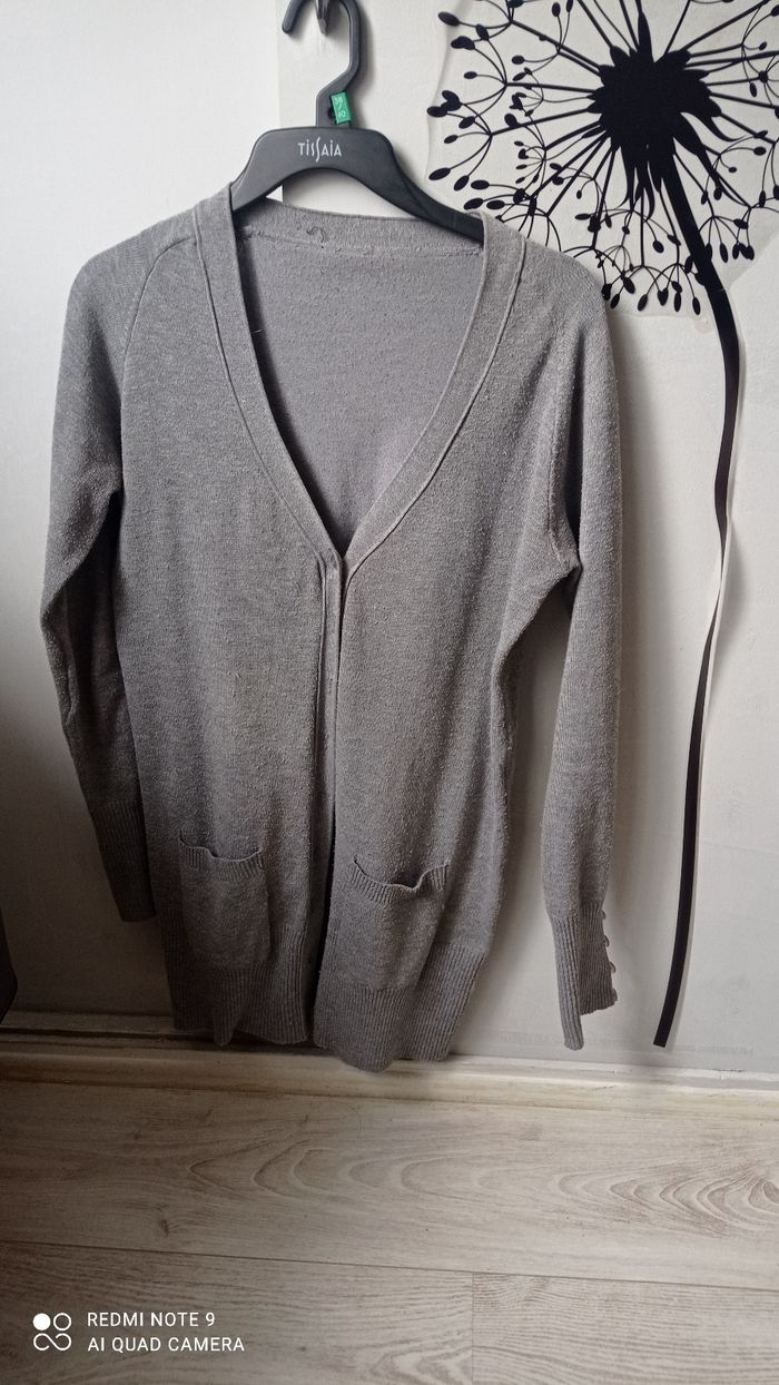 Gilet long gris taille S,bon état.