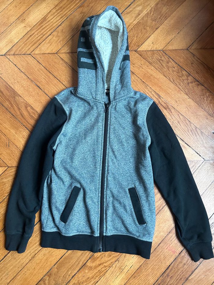 Très beau Gilet gris et noire taille 10/12 ans - photo numéro 3