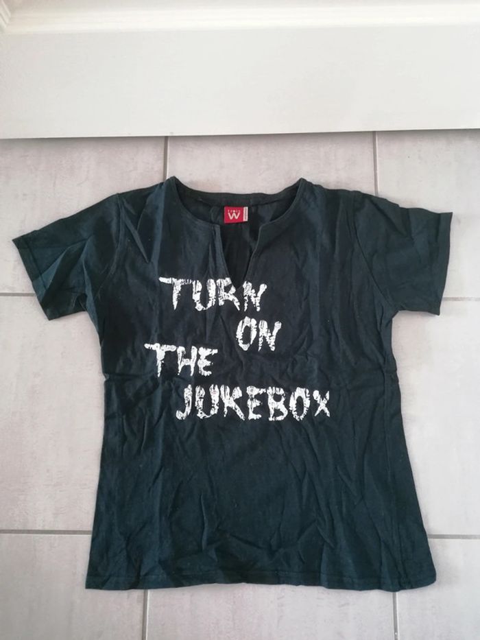 Tee-shirt très peu porté comme neuf taille 42/44