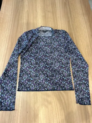 Haut manches longues fleuri taille 14 ans