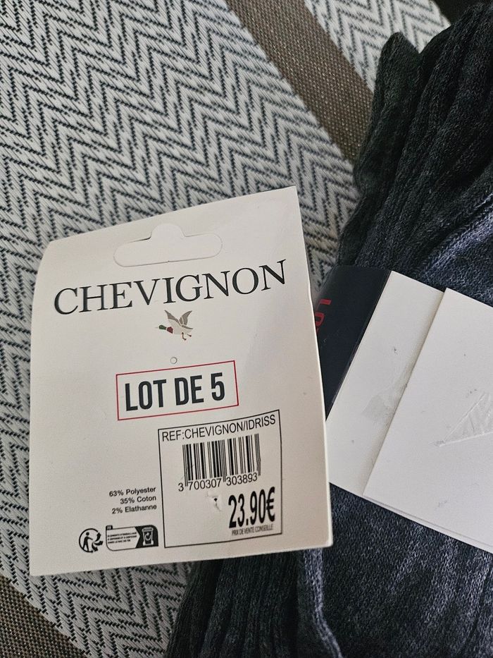 Lot de  chaussettes  neuve marque chevignon  taille 43.45 - photo numéro 3