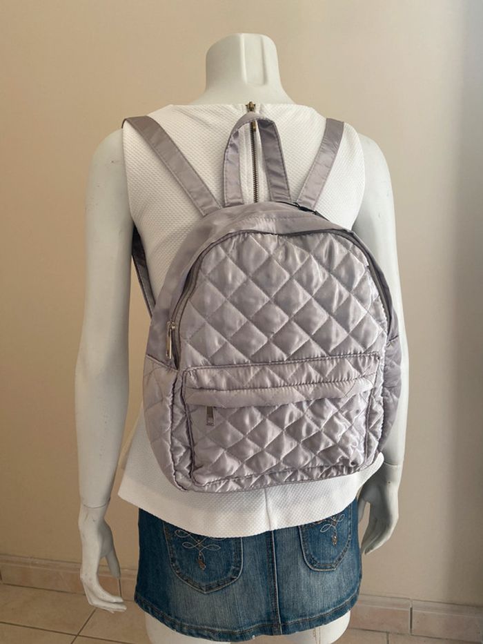 Petit sac à dos argenté
