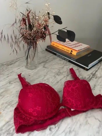 Soutien-gorge armature rouge