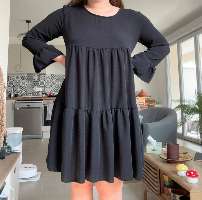Robe noire ample taille M Uni Paris - photo numéro 2