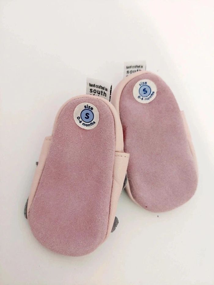 Chaussons en cuir 0 - 6 mois neufs - photo numéro 2