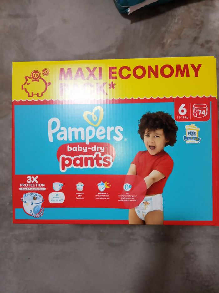 Couches Pampers culotte taille 6. 74 couches