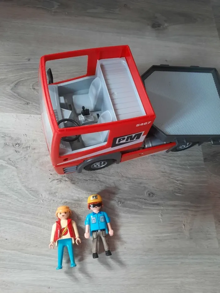 Tracteur routier avec grande remorque 'city action' - photo numéro 3