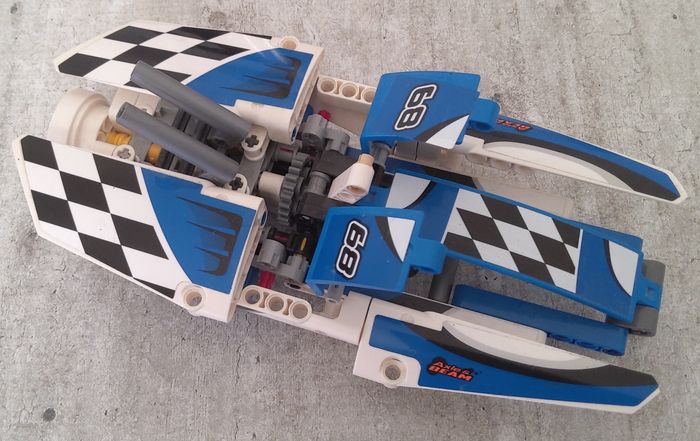 Lego technic  42045  (  bateau  ) - photo numéro 3
