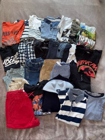 Lot de 24 vêtements garçons taille 10 ans en bon ou très bon état