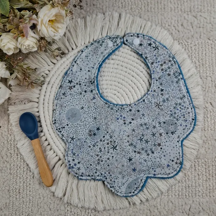 Bavoir forme fleur motif liberty - photo numéro 2