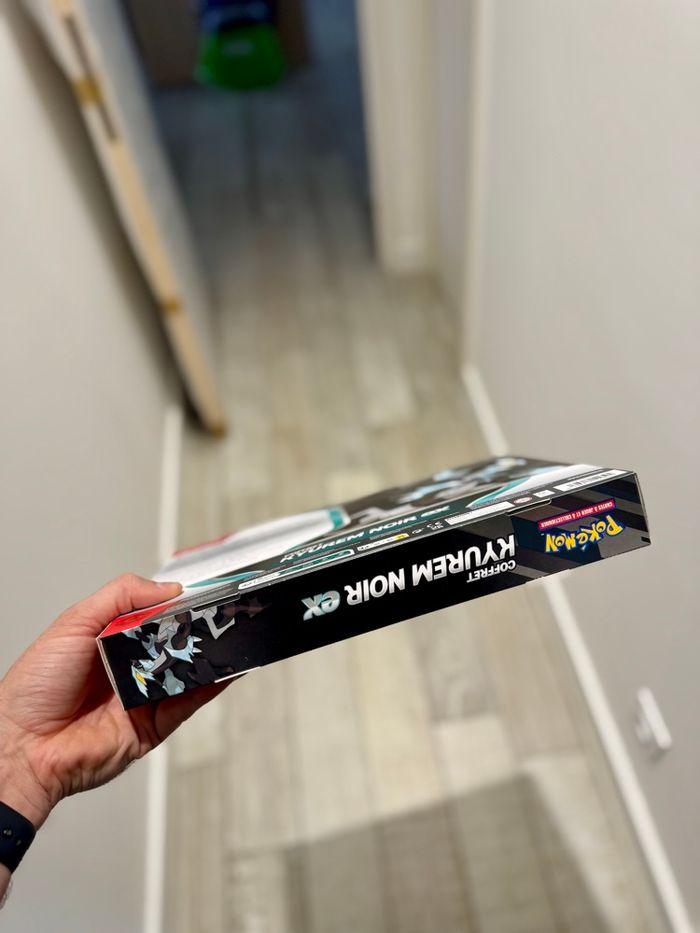[NEUF] Coffre Pokémon Kyurem ex Noir - photo numéro 4