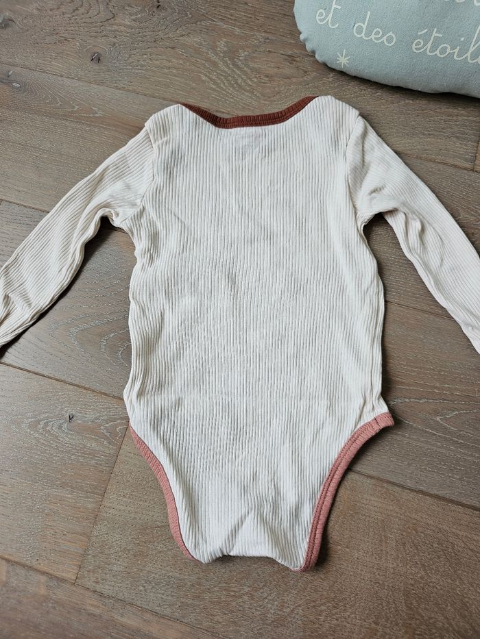 Lot 2 bodies 24 mois - photo numéro 5