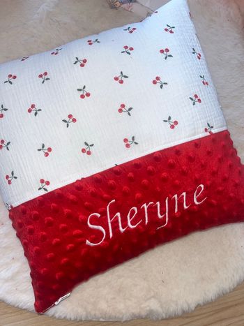 Coussin enfant cerise