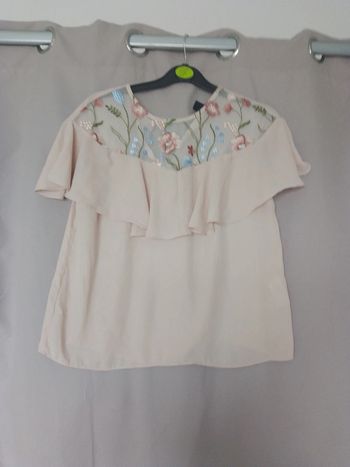 Blouse a volant et dentelle fleurie taille 38 Primark