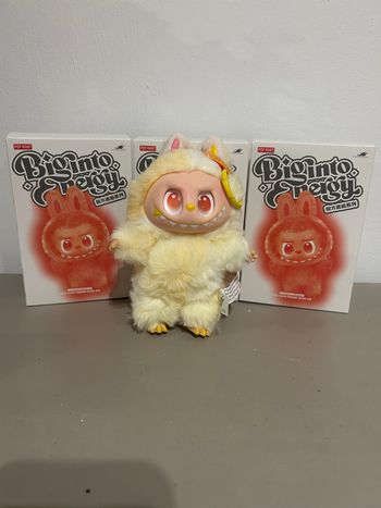 Labubu jaune