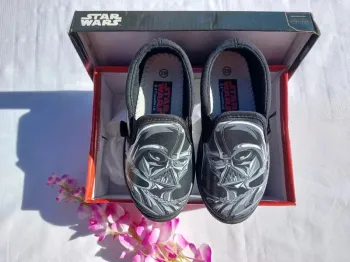 Chaussure neuve taille 29 Star Wars