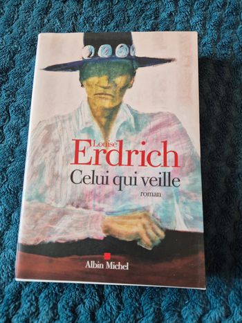 Livre titre Celui qui vielle