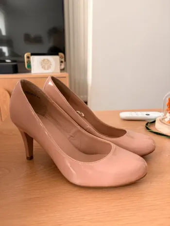 Escarpins vernis nude rose taille 37 Talon fin élégant