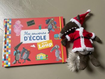 Mes souvenirs d’école et peluche le loup père Noël